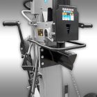 Jansen TS-30 Rönkhasító, 30 tonnás, TLT-meghajtású, függőleges kivitel