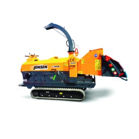   Jensen A328XL – 9 colos, 75 LE-s dízelmotoros, fix lánctalpas, vontatott faaprítógép