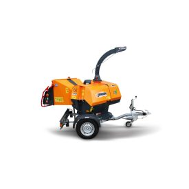   Jensen A540 – 8 colos, 25 LE-s dízelmotoros, forgózsámolyos, vontatott faaprítógép