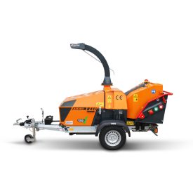   Jensen A540 – 8 colos, 25 LE-s dízelmotoros, vontatott faaprítógép